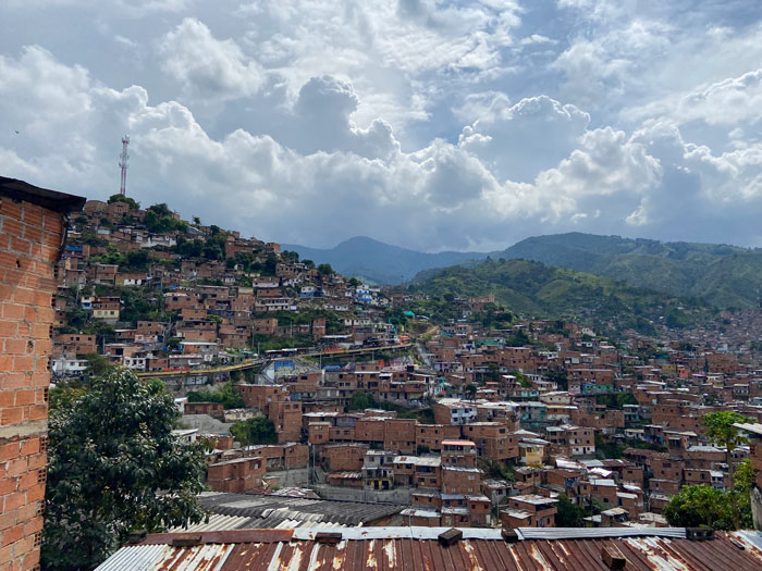 Medellín ontdekken in Colombia met jongeren