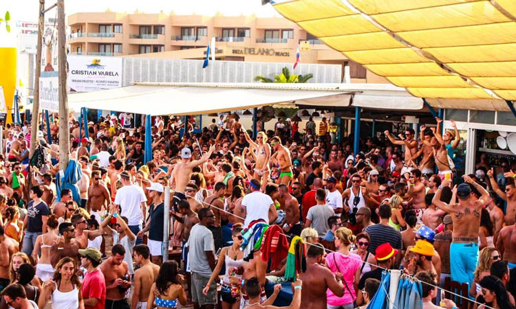 Vele strandfeesten op Ibiza