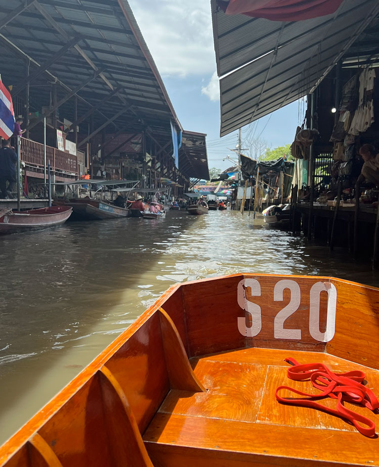 Floating market net buiten Bangkok