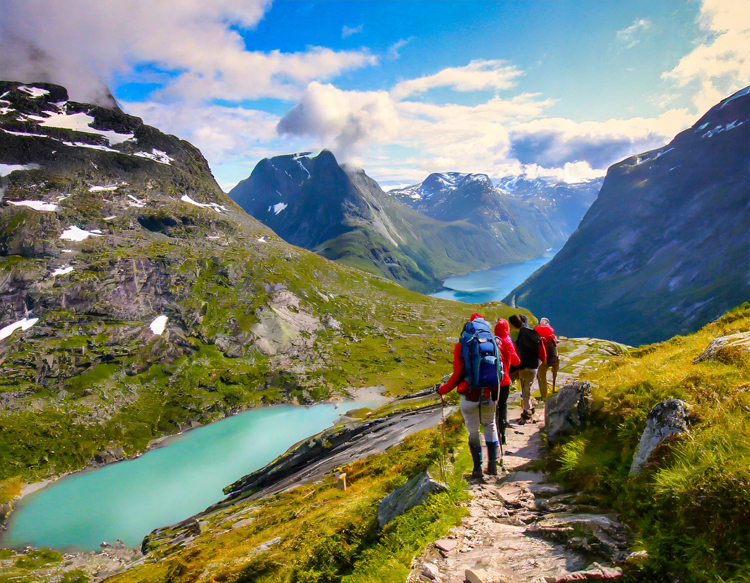 Hiken door de bergen Noorwegen